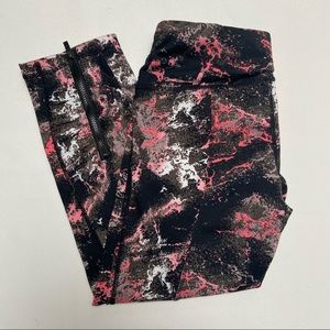 Lululemon crop leggings with mesh & zippers at hem Size 4